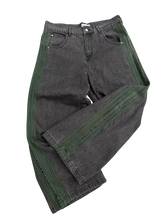 Load image into Gallery viewer, TRACK JEANS (STONE/GREEN)